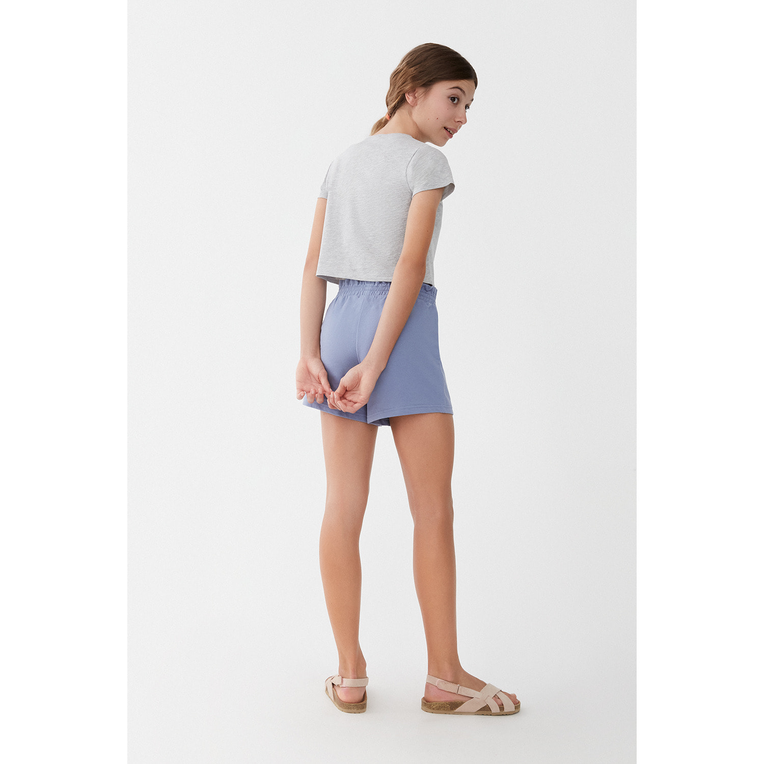 Conjunto niña 2 piezas Camiseta blanca algodón con nudo frontal y estampado cámara + Shorts Azul cintura elástica, bolsillos laterales, transpirable | Color: Azul | Street Monkey