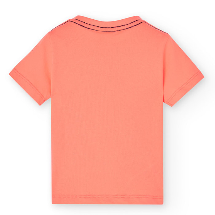 Camiseta en naranja con mangas cortas y dibujo frontal