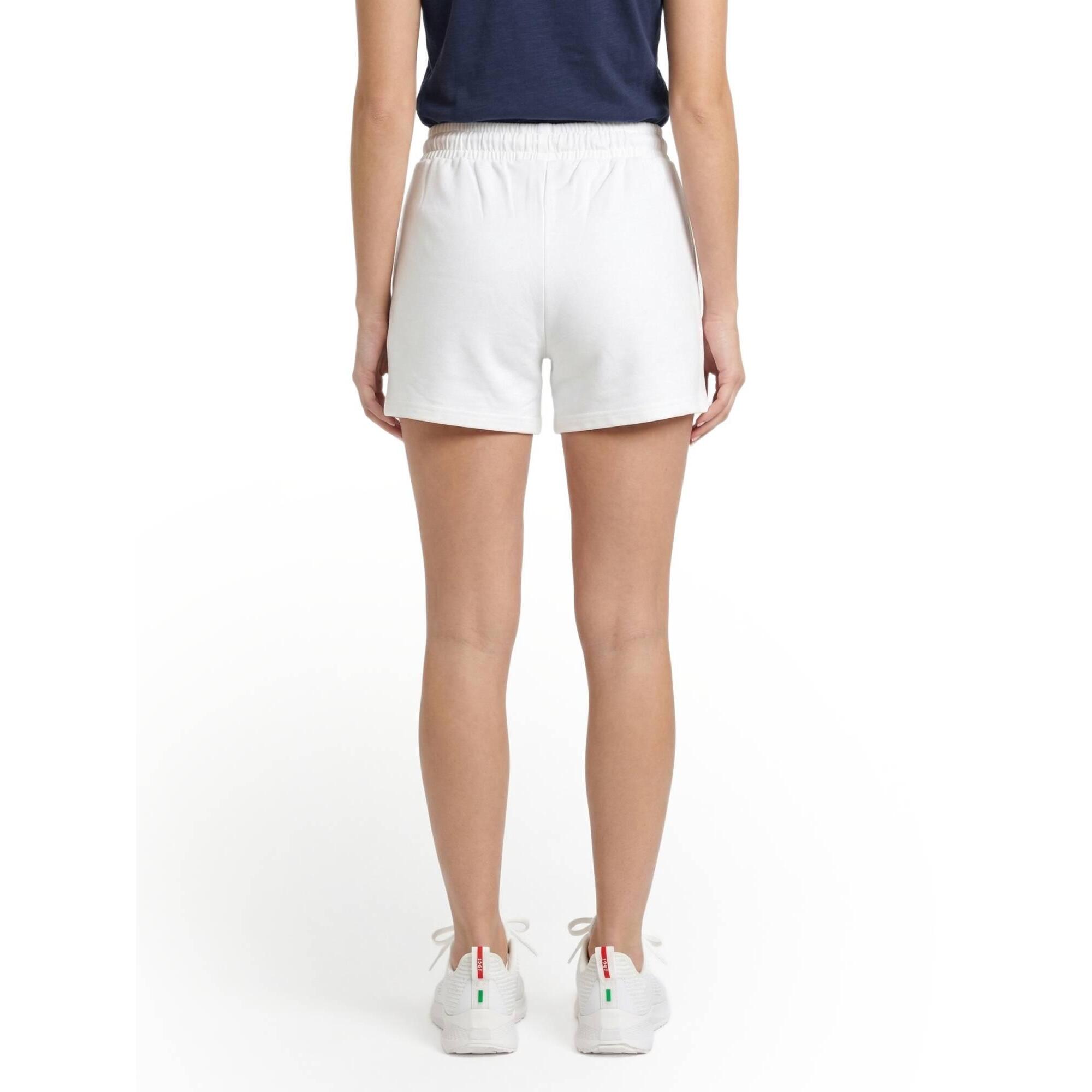 Mujer bajita nunca sin