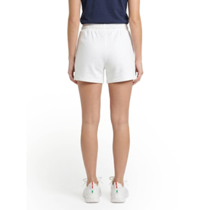 Mujer bajita nunca sin