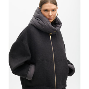 Cappotto Corto Bimateriale con Cappuccio