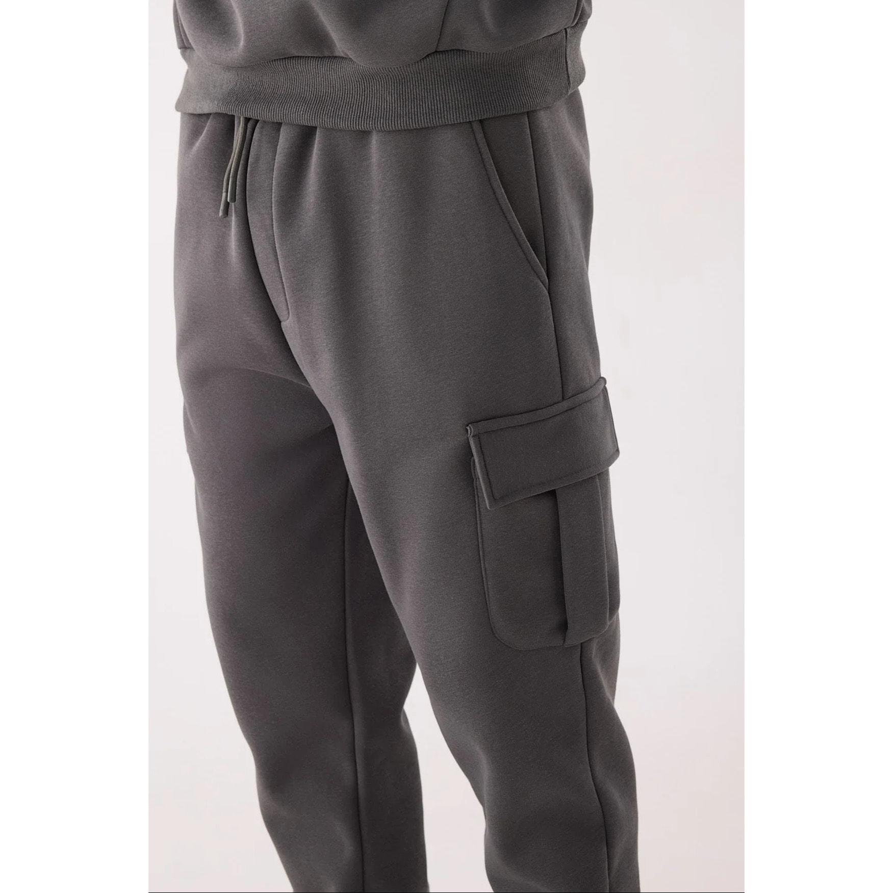 Pantalón deportivo hombre cargo afelpado con cintura ajustable gris marengo