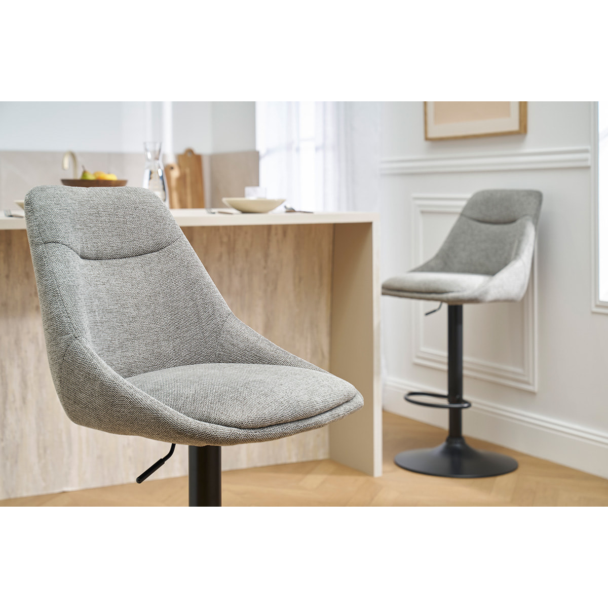 Tabourets de bar réglables pivotants 360° en tissu effet velours texturé gris et métal (lot de 2) ALESS