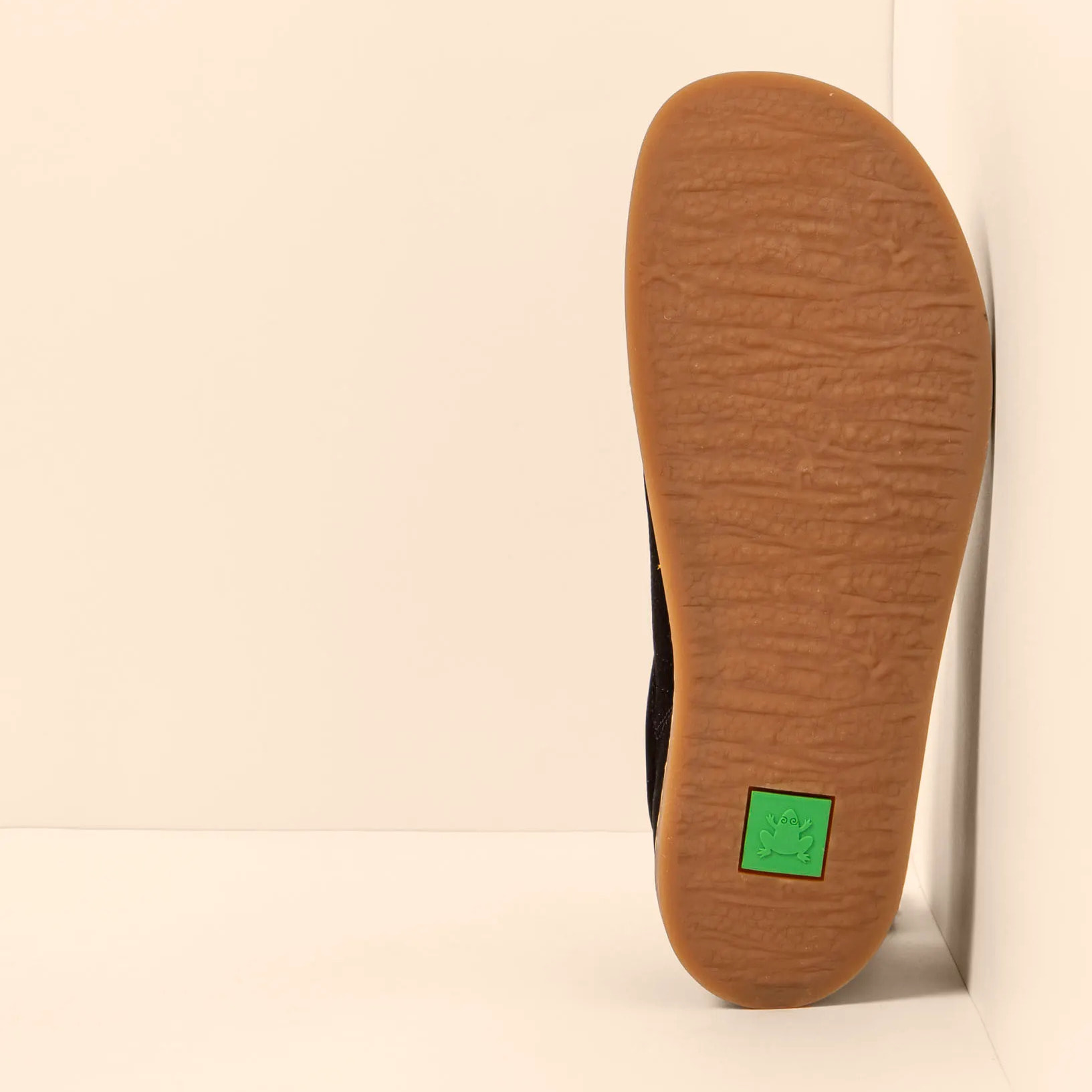 Zapatos N5910L NOBUCK LAVADO BLACK/ ORIGEN color Black