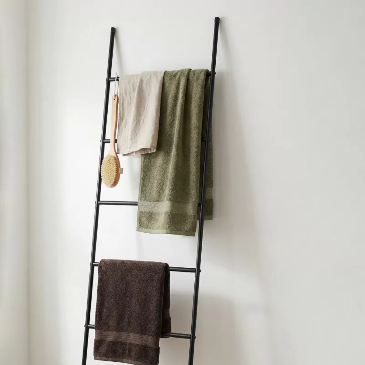 PORTE-SERVIETTES EN METAL JAYDEN 6 NIVEAUX NOIR