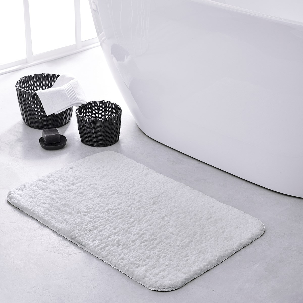 Tapis de bain tufté uni ESSENTIAL blanc