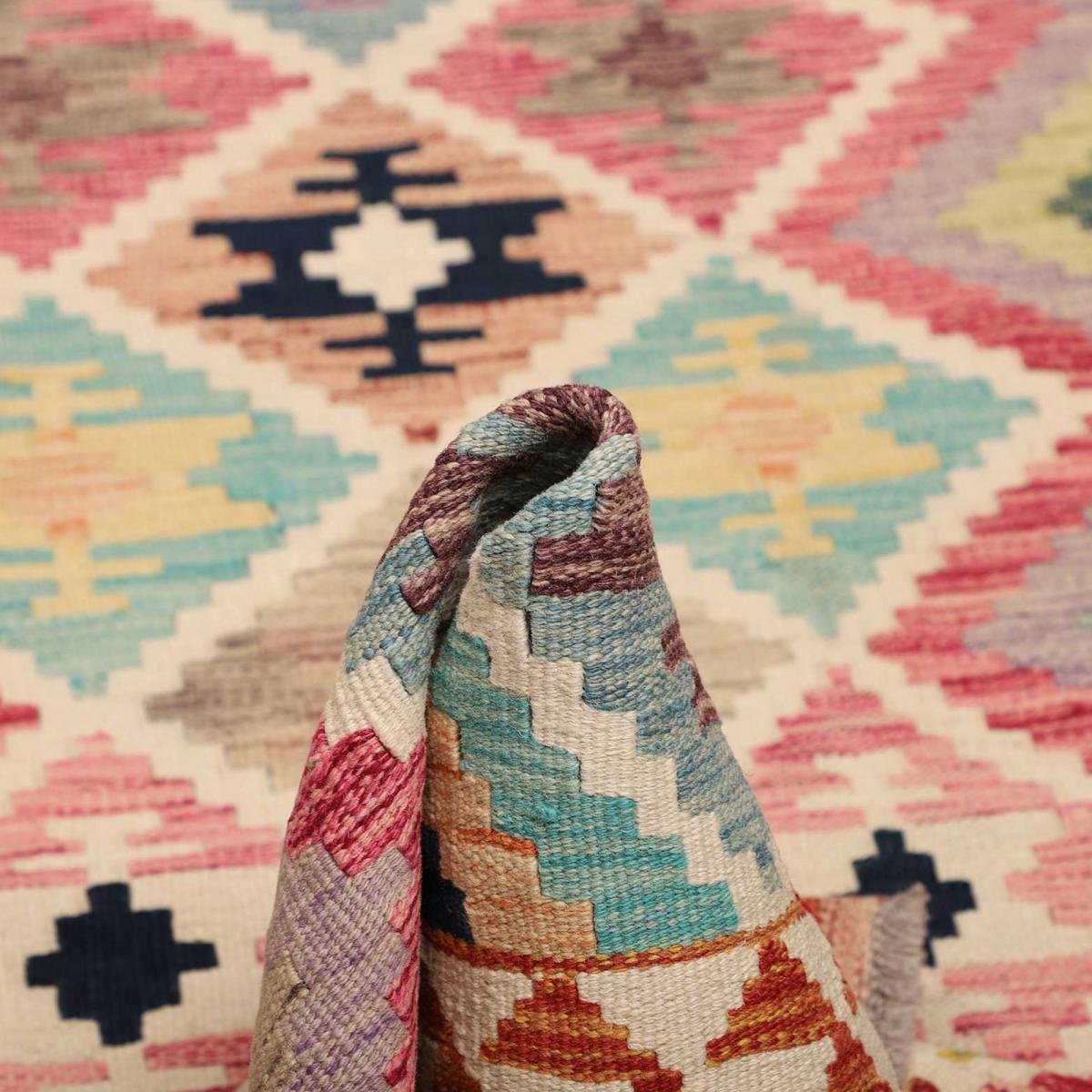 Tapis kilim au motif ethnique, tissé à plat en laine, UDITU