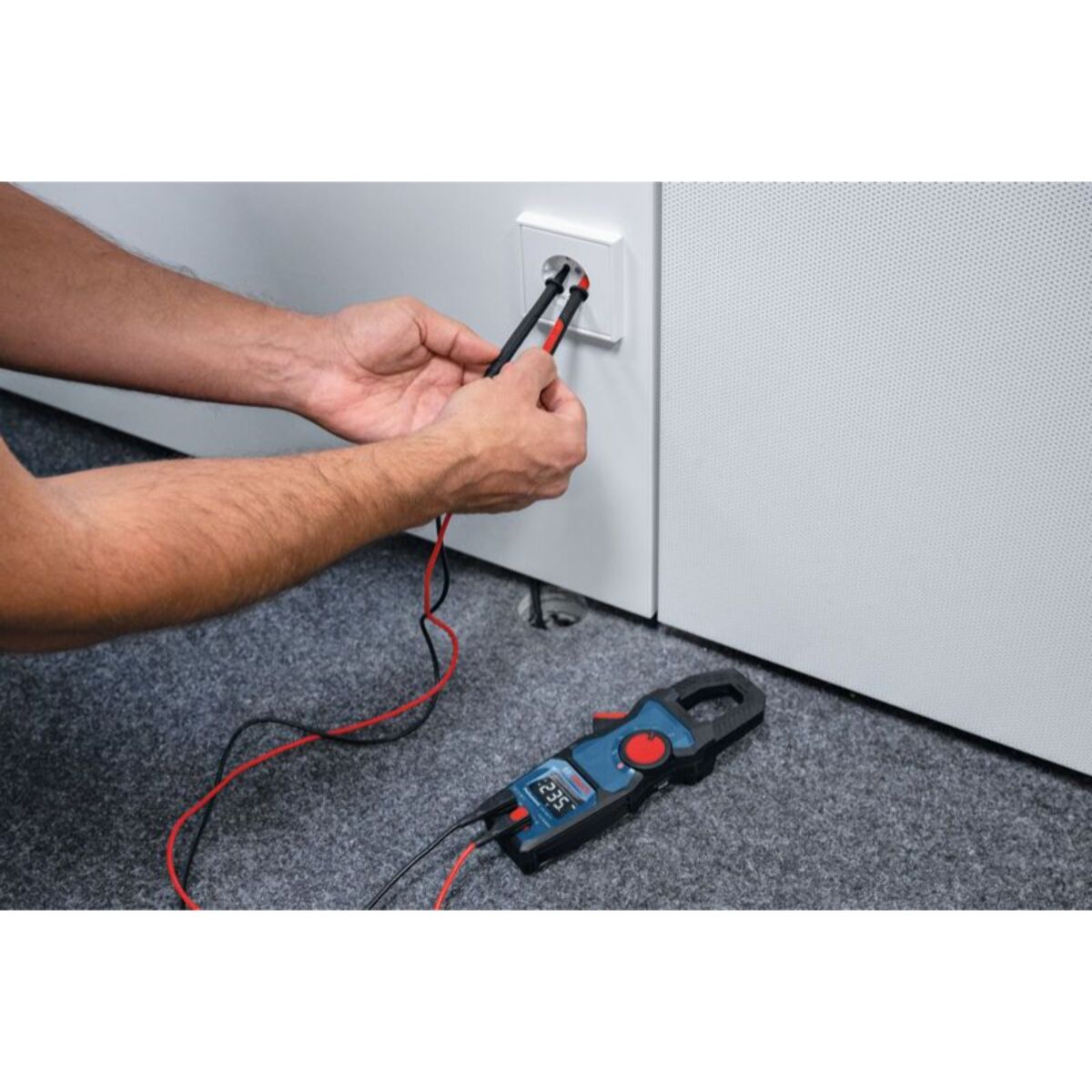 Pince ampèremétrique GMC 600-15 Professional - 600 V CA/CC - BOSCH - 0601077600
