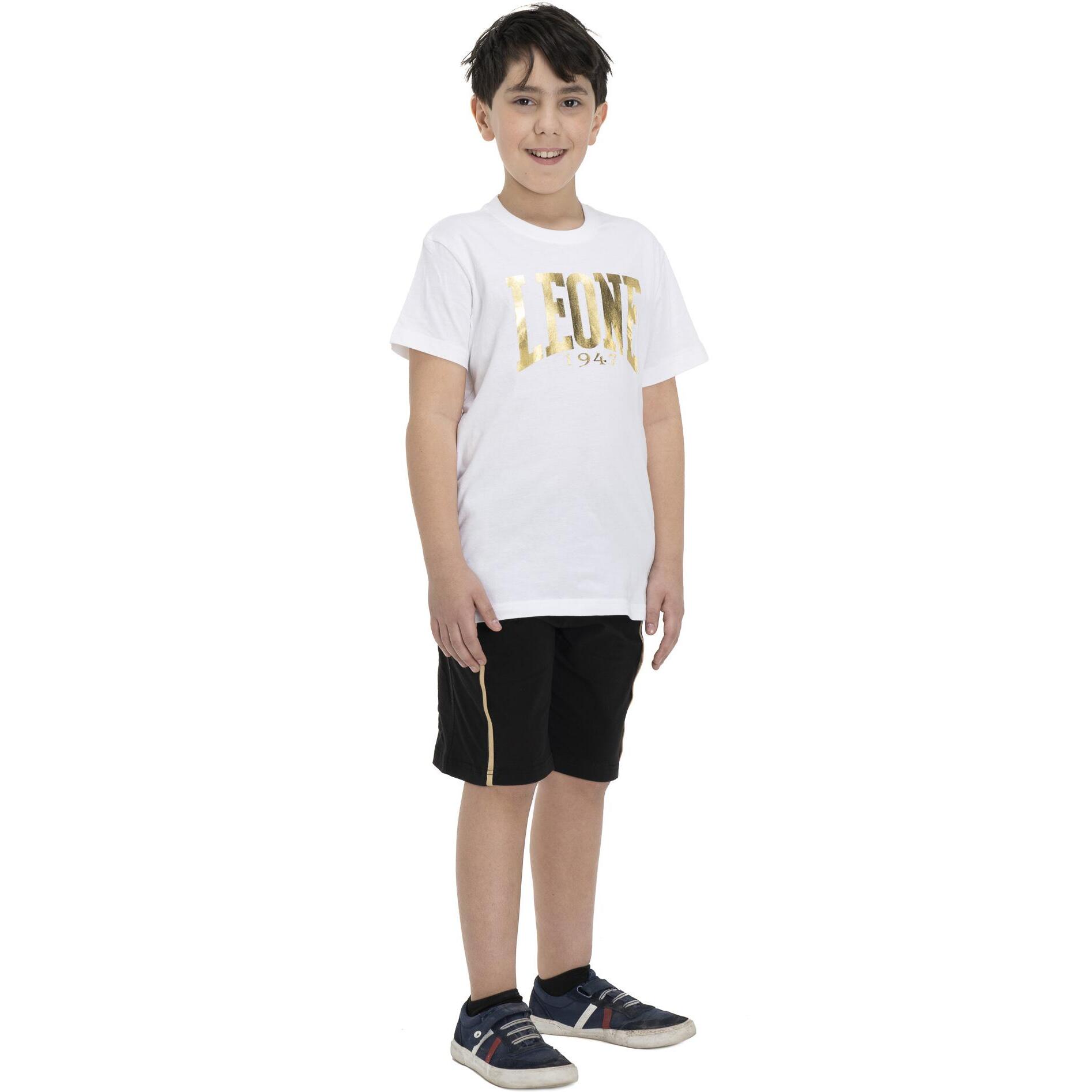 Traje infantil dorado.