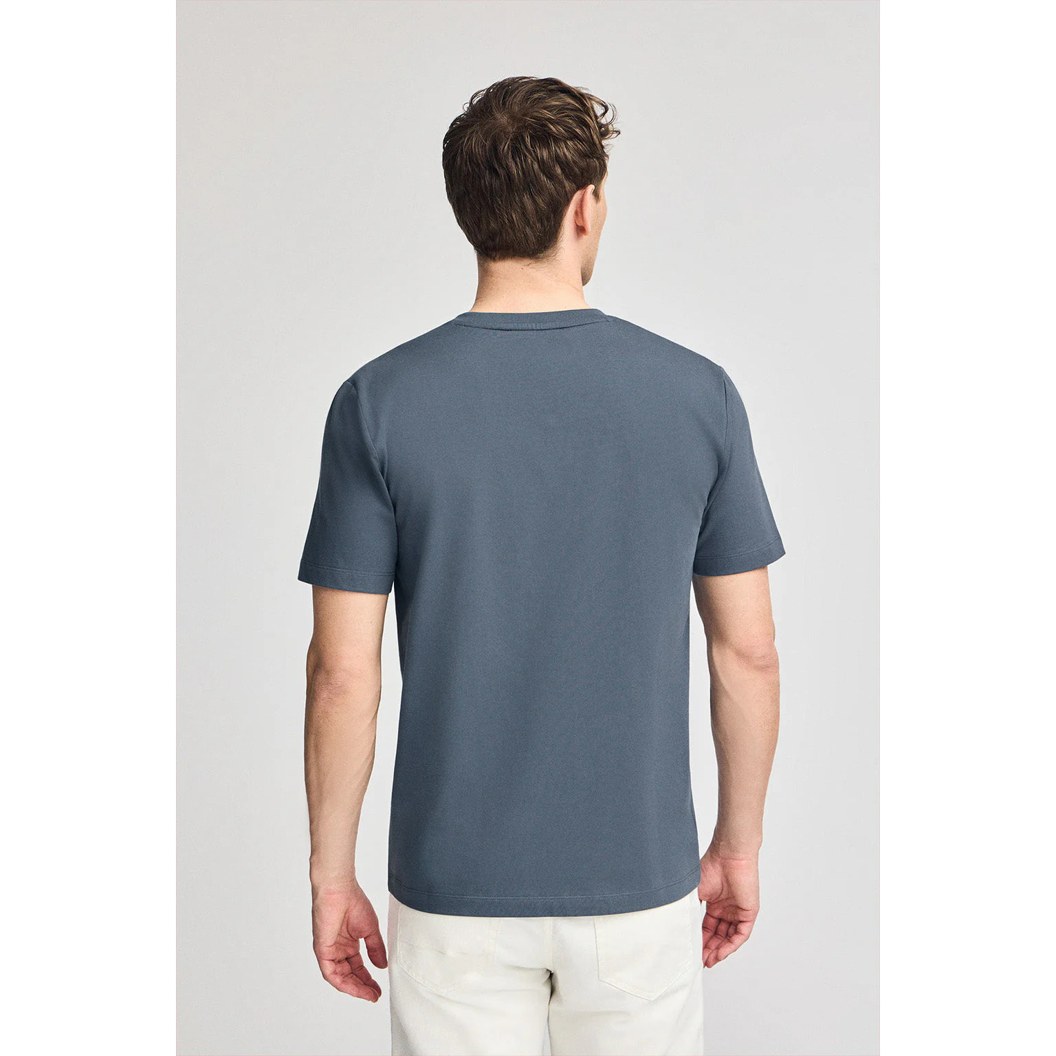 Camiseta azul denim de manga corta y cuello de pico con bordado Rigby Best