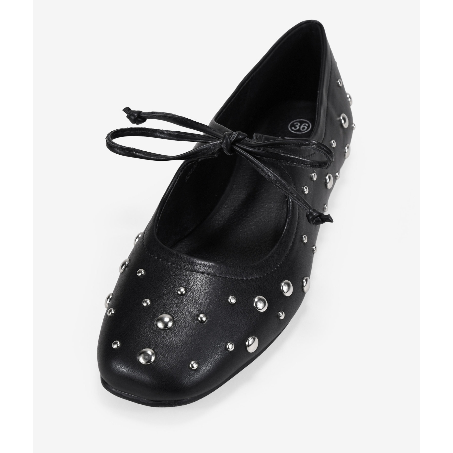 Bailarinas planas negras con tachuelas