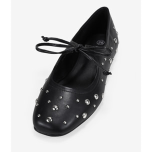Bailarinas planas negras con tachuelas