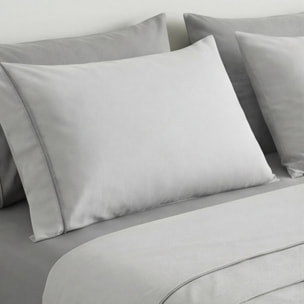 Completo lenzuola una piazza e mezza in cotone bicolore morbido e traspirante, set letto con lenzuolo sopra, sotto con angoli e federa, design con piping a contrasto elegante, tessuto leggero e resistente 116 gsm, certificato OEKO-TEX, comfort quotidiano