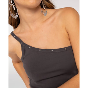 Top crop asimétrico con tirante y estrellas metálicas decorativas de mujer