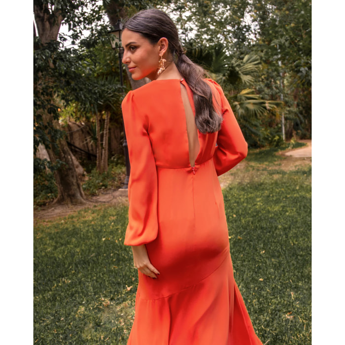 Vestido largo con falda al bies.