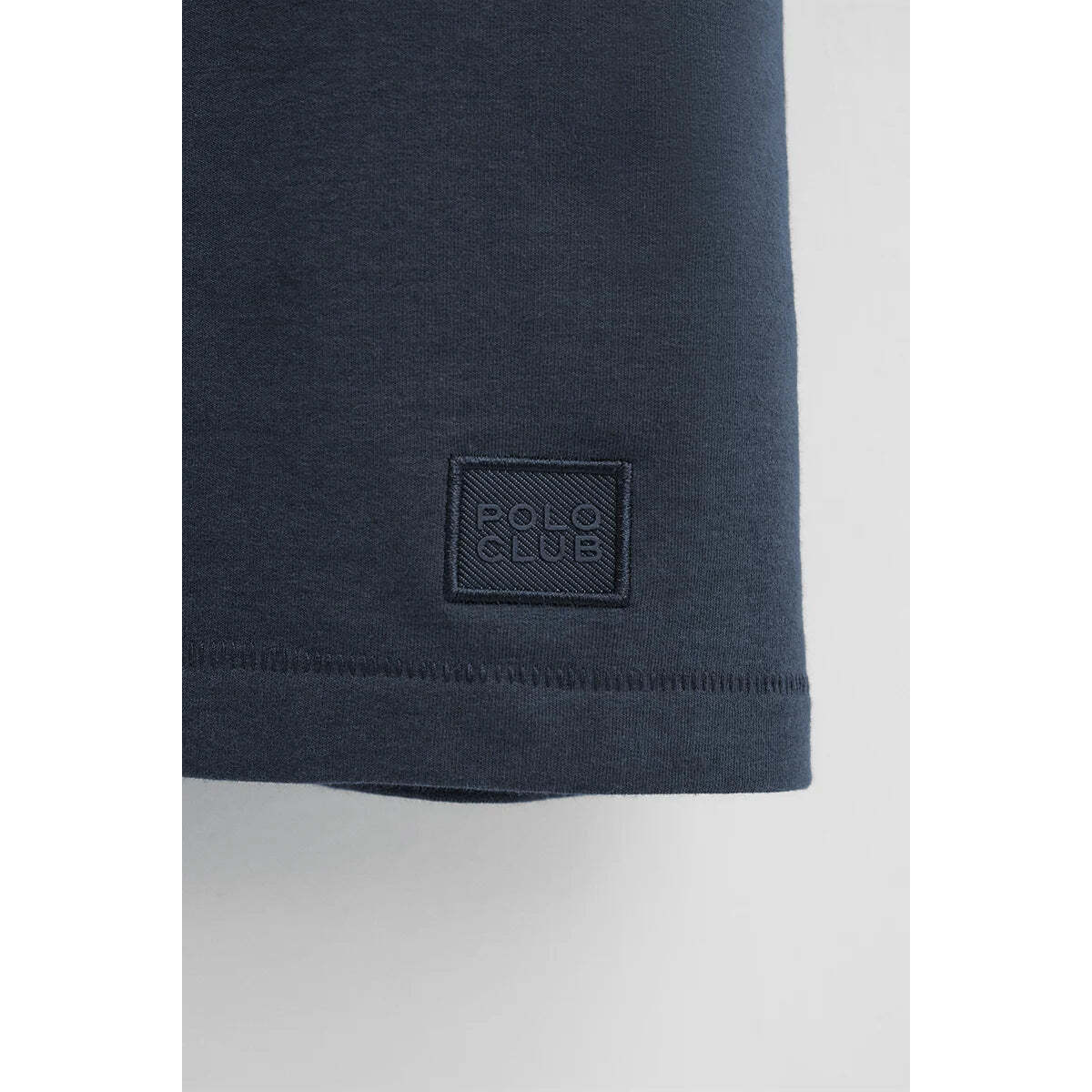 Camiseta azul marino de cuello redondo con parche Polo Club