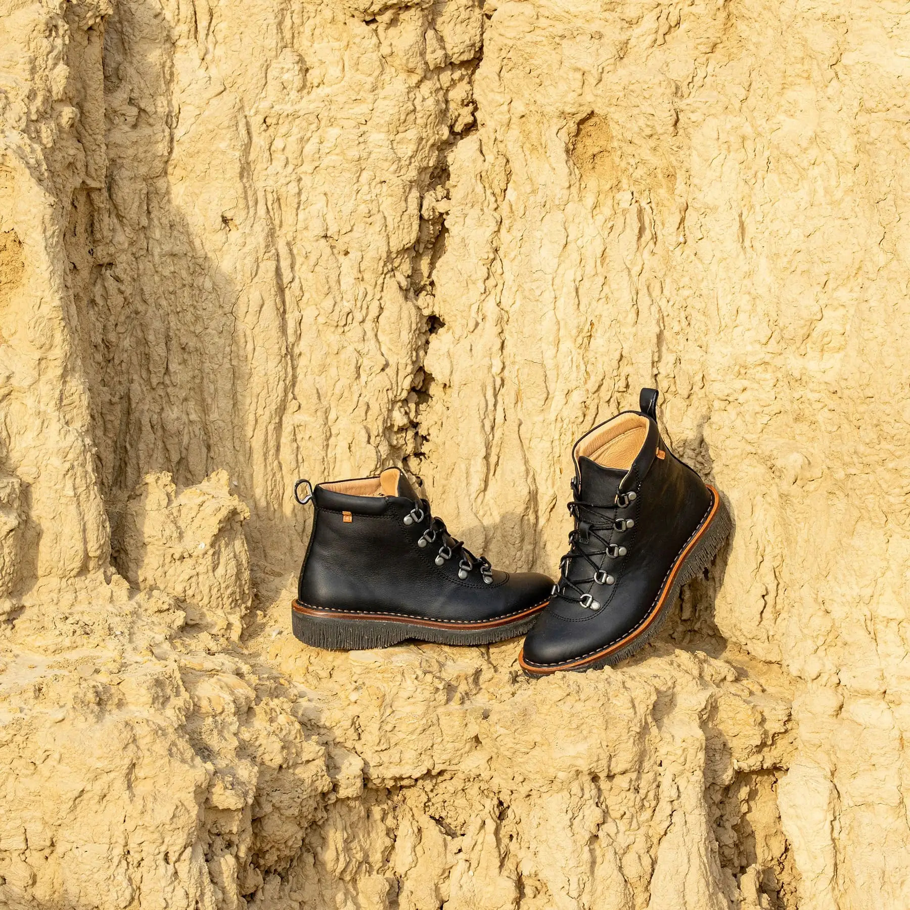 Botines N5583 WAX NAPPA BLACK/ VOLCANO color Black