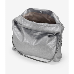Bolso de hombro plateado con cadena