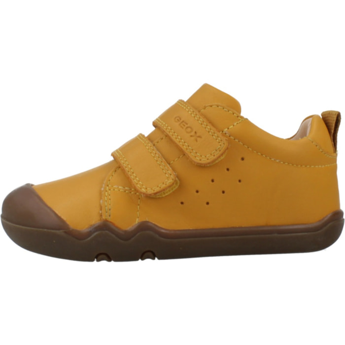 Zapatos Niño de la marca GEOX  modelo B TUTIM AMARILLO