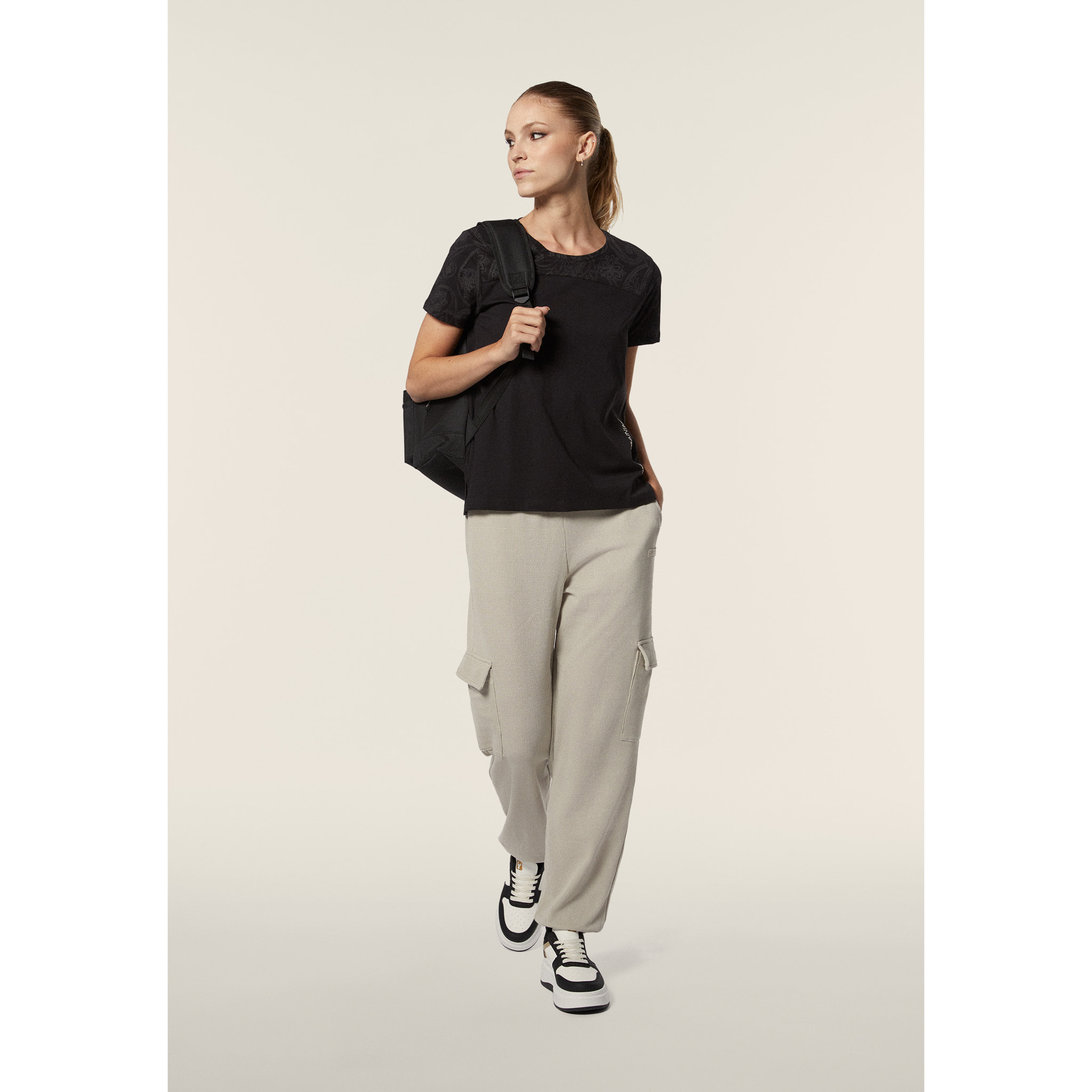 Pantaloni cargo da donna in tessuto jersey waffle