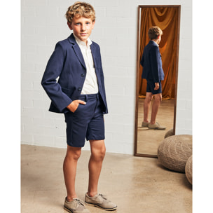 Bermuda de azul marino. Con bolsillos y bragueta.