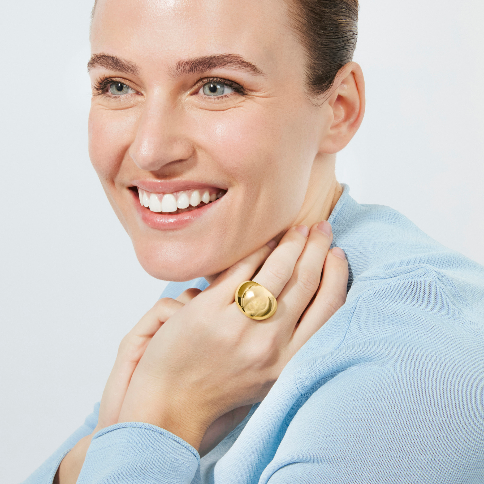 Anillo Sydepo acabado oro amarillo 18k