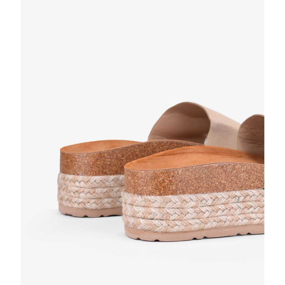 Sandalias de plataforma beige con suela de esparto bicolor