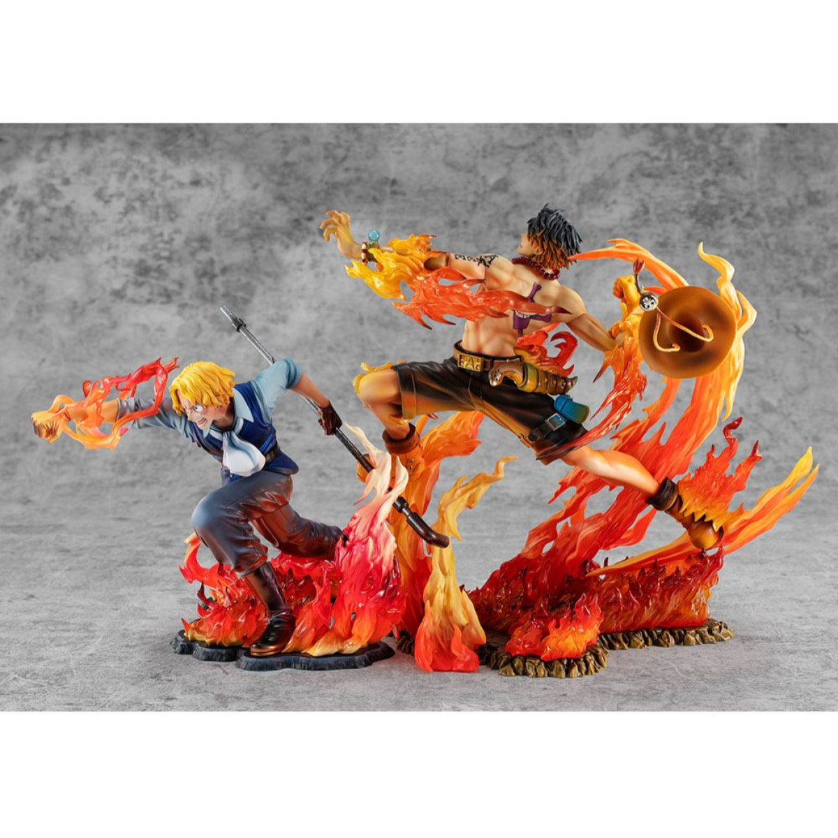 One Piece Statua L'Eredità di Sabo Pugno di Fuoco Edizione Limitata 15 Cm Megahouse