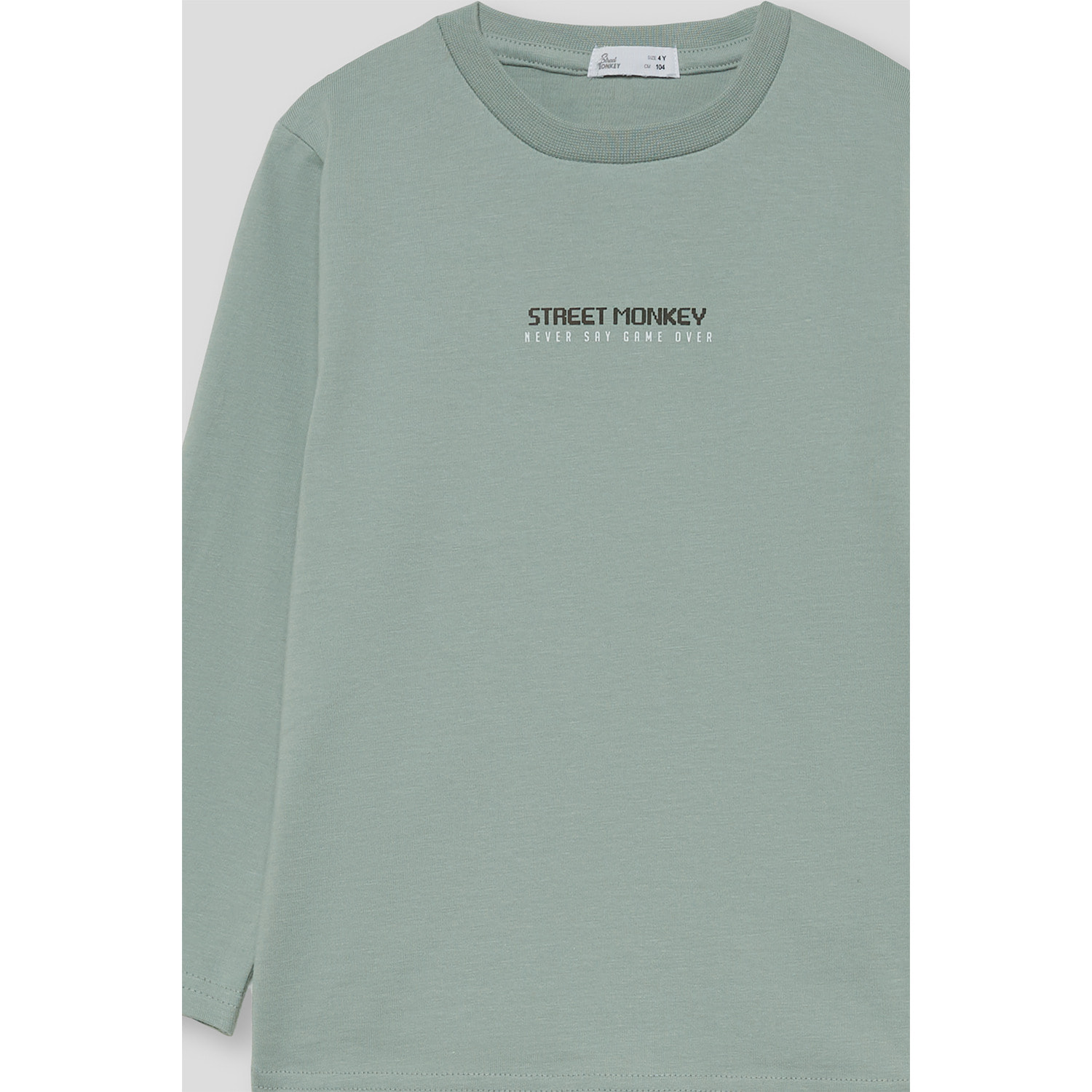 Camiseta niño verde de manga larga, estampado Street Monkey en el pecho, algodón suave y cómodo | Color: Verde medio | Street Monkey