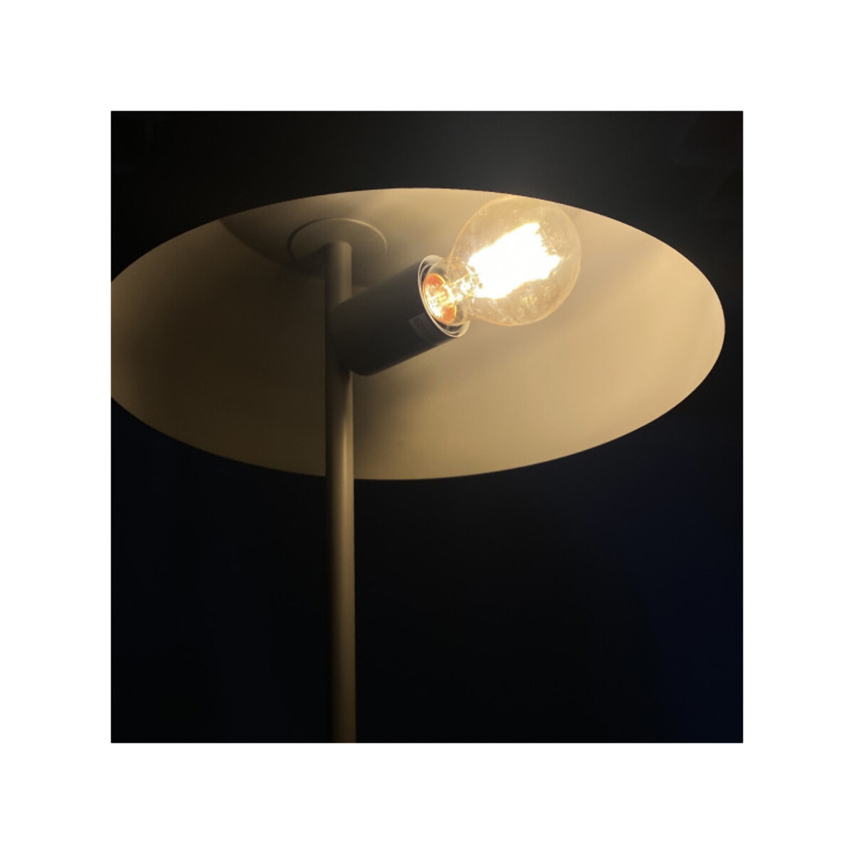 Grand lampadaire en métal - 3 coloris - LOLLY