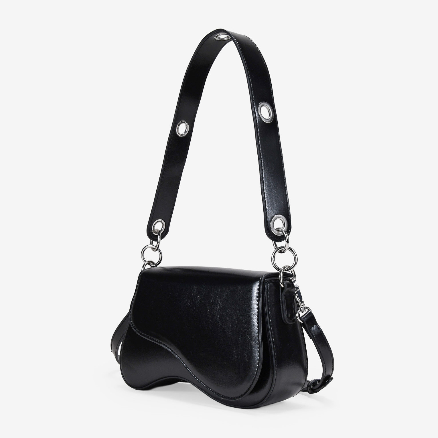 Bolso de hombro negro con solapa