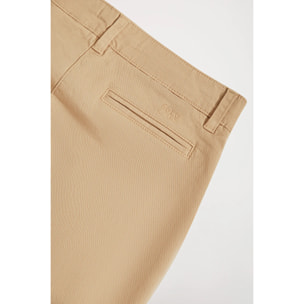 Pantalón chino Slim fit color arena con detalle Polo Club