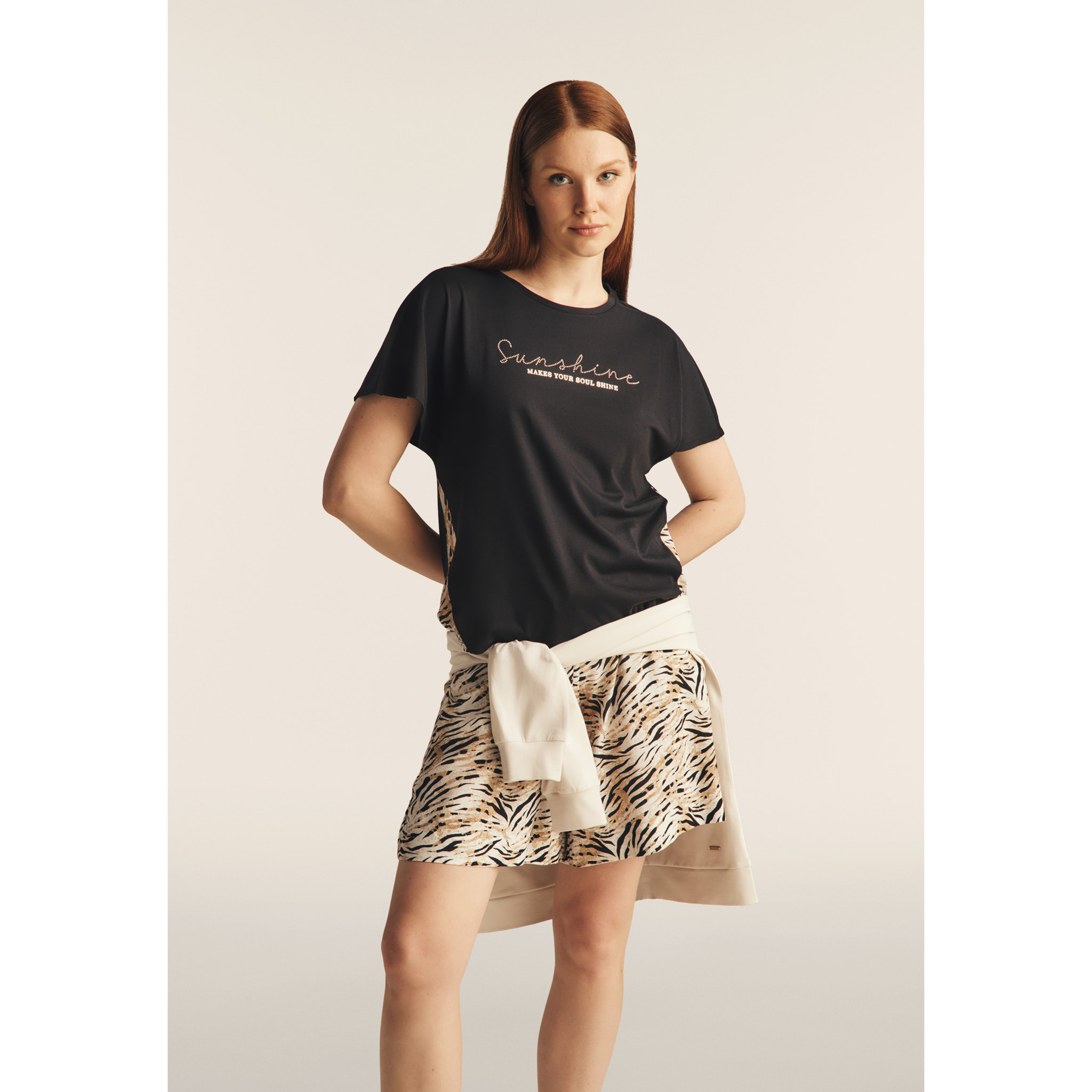T-shirt maniche a kimono con stampa fantasia sui fianchi