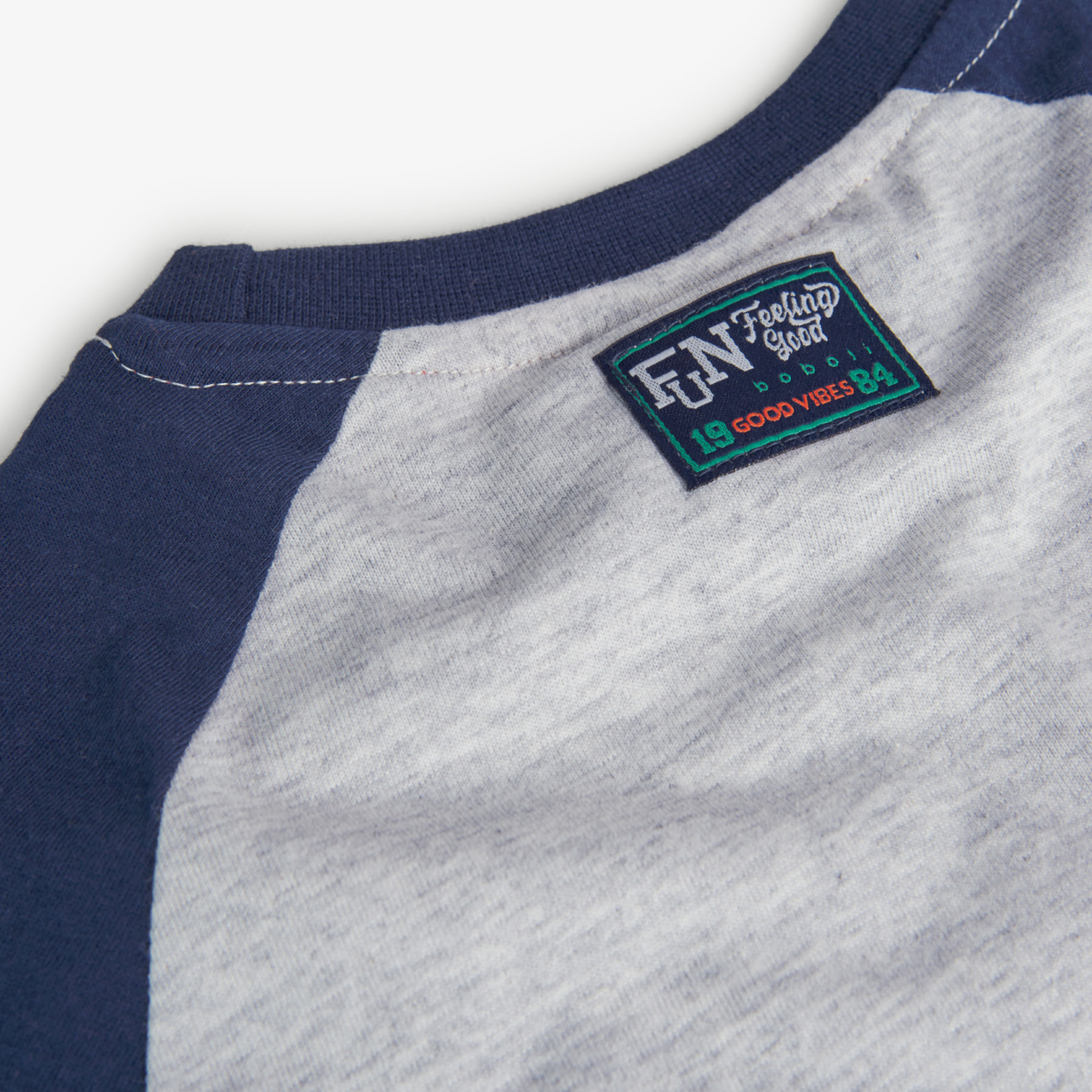 Camiseta larga niÃ±o estampada, cuello redondo, gris vigorÃ©