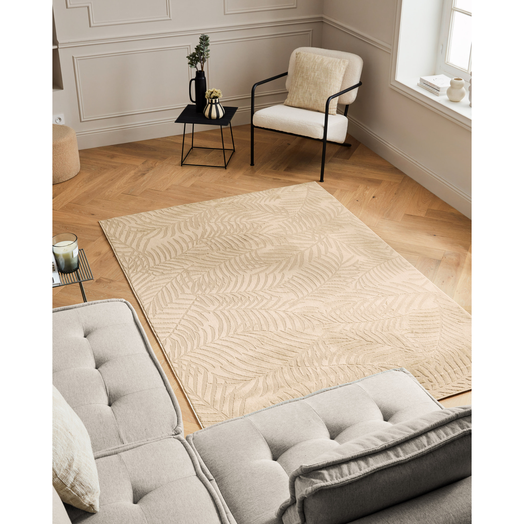 BLOOM - Tapis poils ras motif feuille en relief - Beige