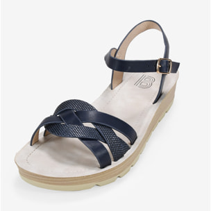 Sandalias azules con cuña y hebilla