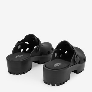 Zuecos de goma negros con plataforma