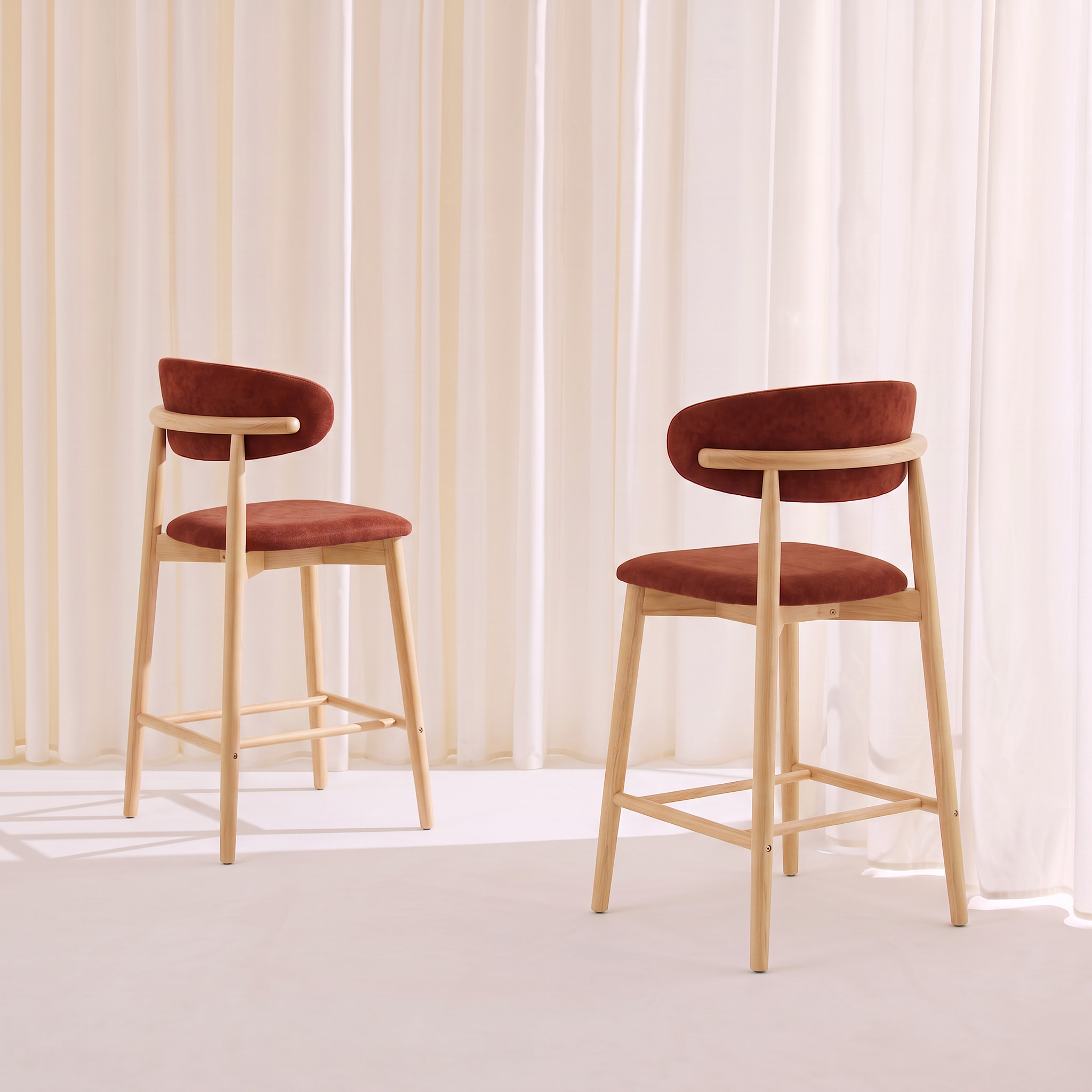 Tabouret de bar bois d'hévéa naturel et tissu chenille (lot de 2)  PAOLA