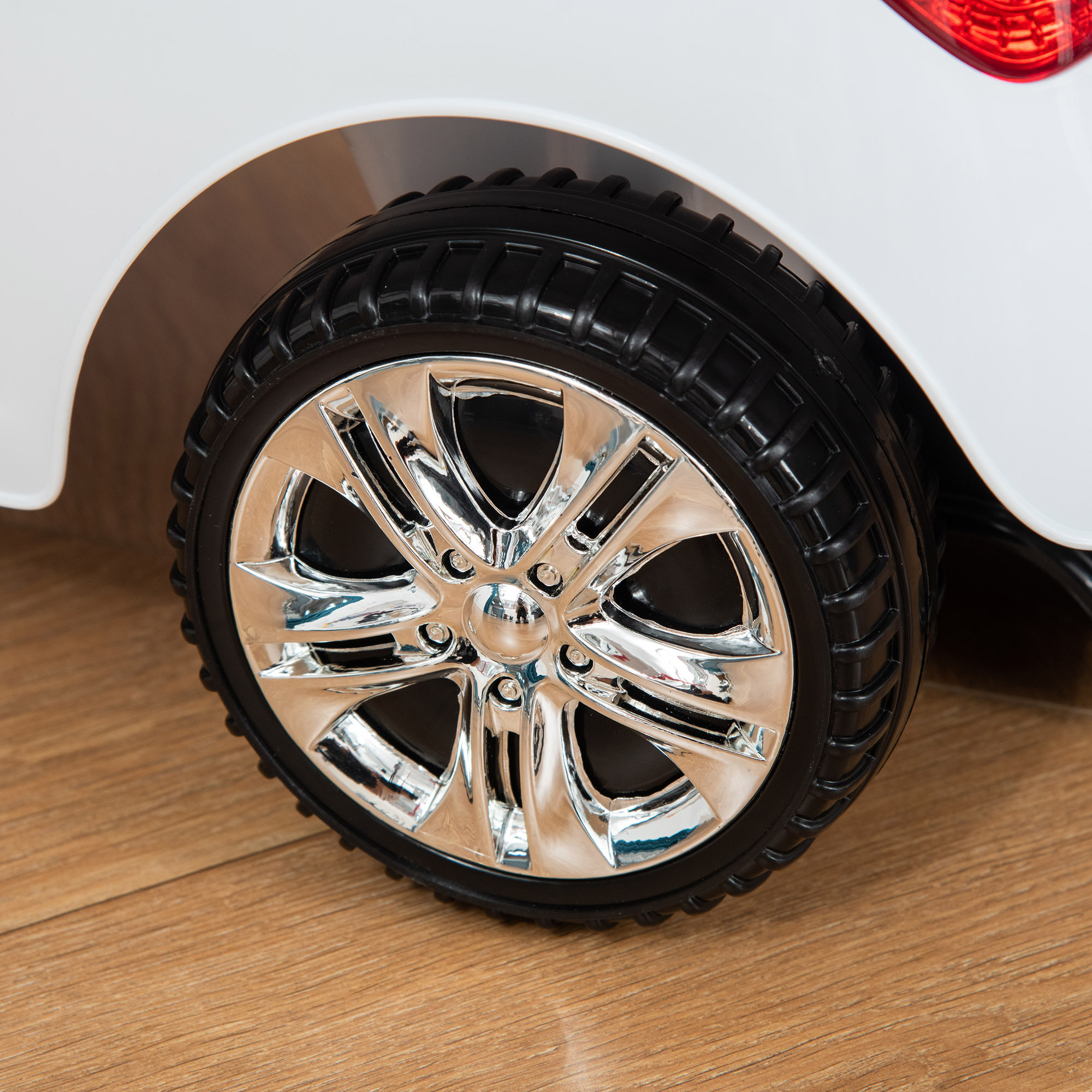 HOMCOM Macchinina per Bambini Cavalcabile con Volante, Fari e Musiche, Età 18-36 Mesi, Bianco