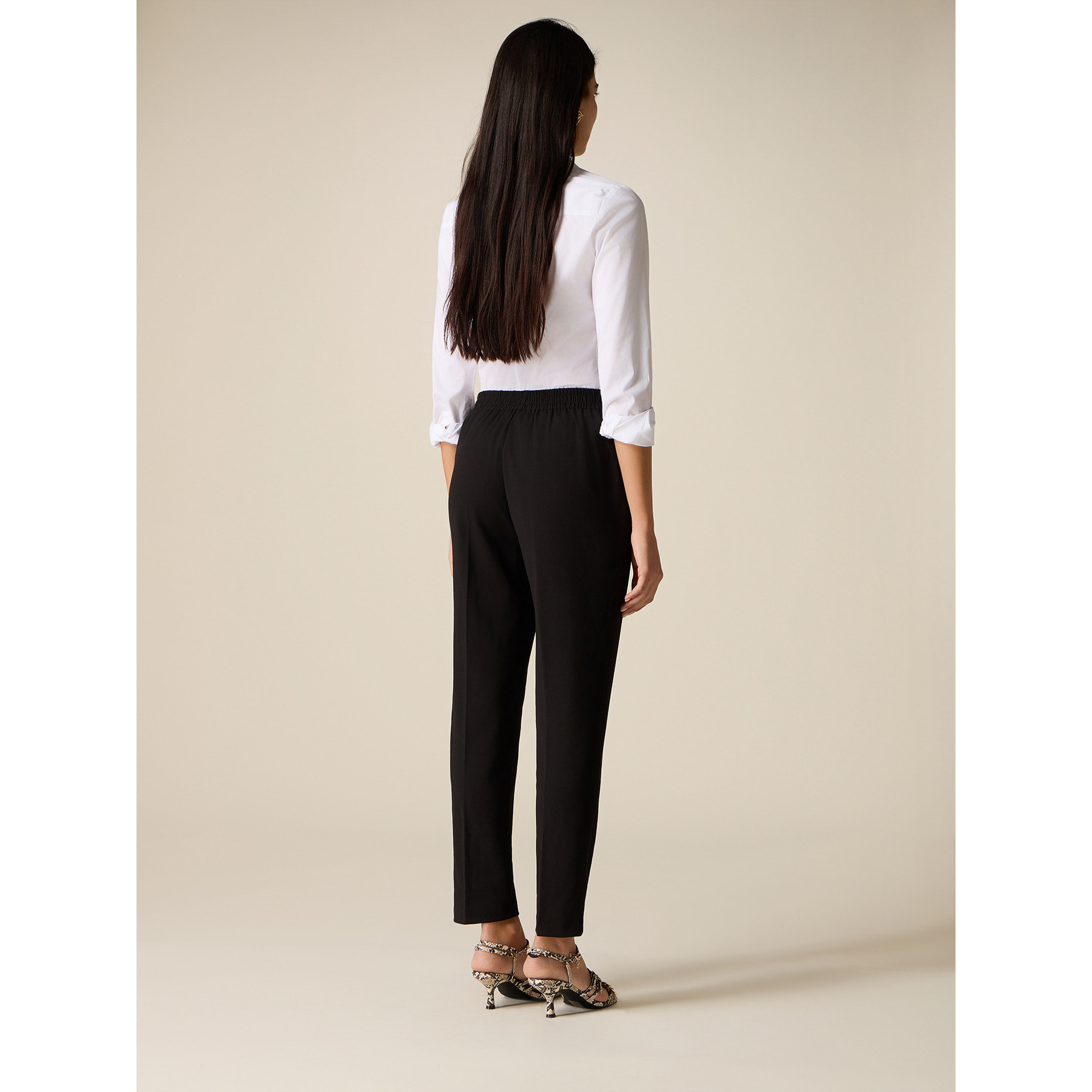 Oltre - Pantalones regulares de tejido crepé - Negro