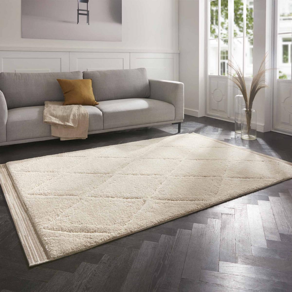 Tapis salon motif géométrique, relief raffiné, osel, entretien facile