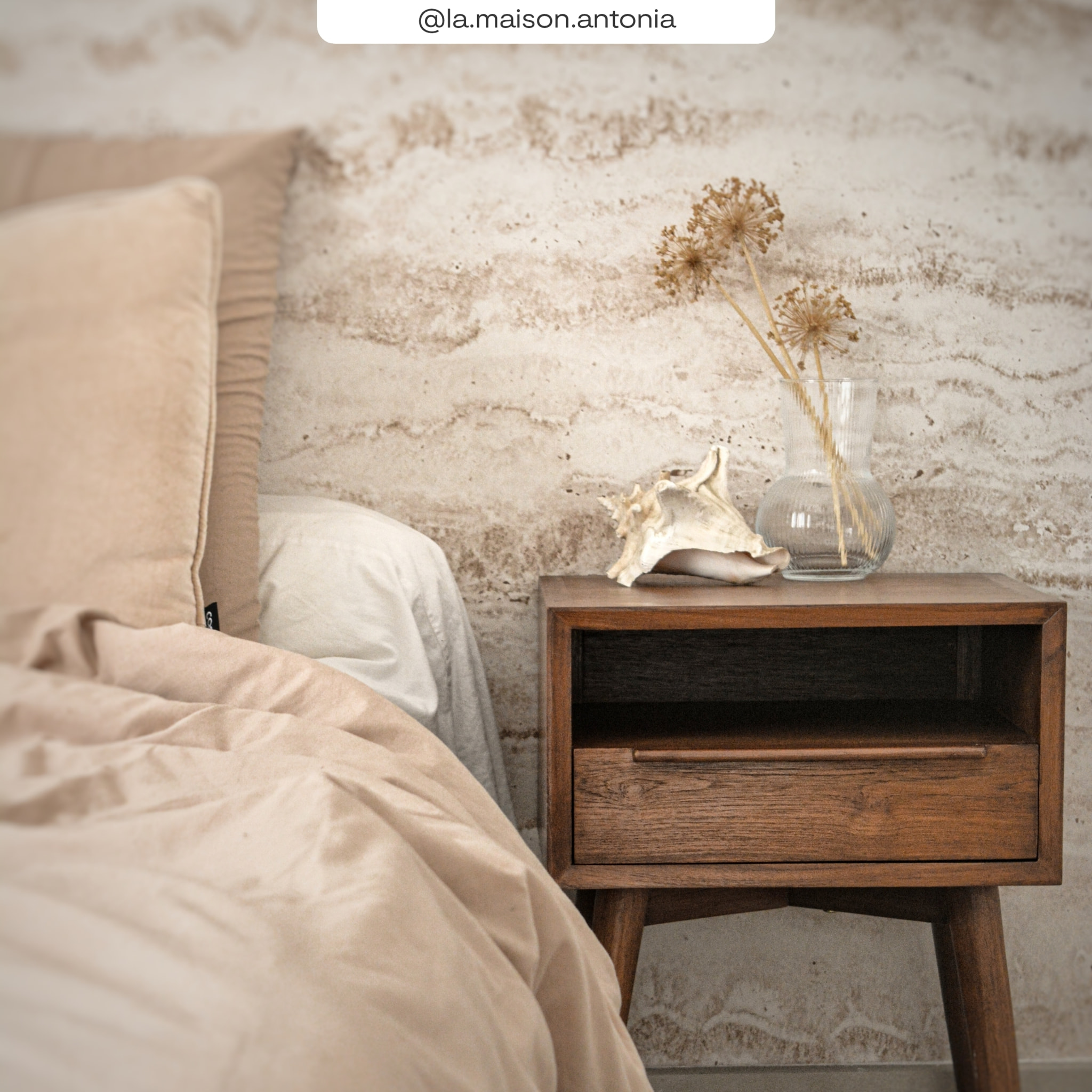 Table de chevet  en bois de teck, 1 niche et 1 tiroir - Waya