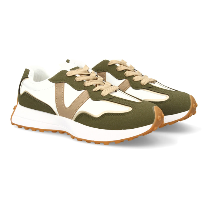 Zapatilla con diseño moderno para mujer