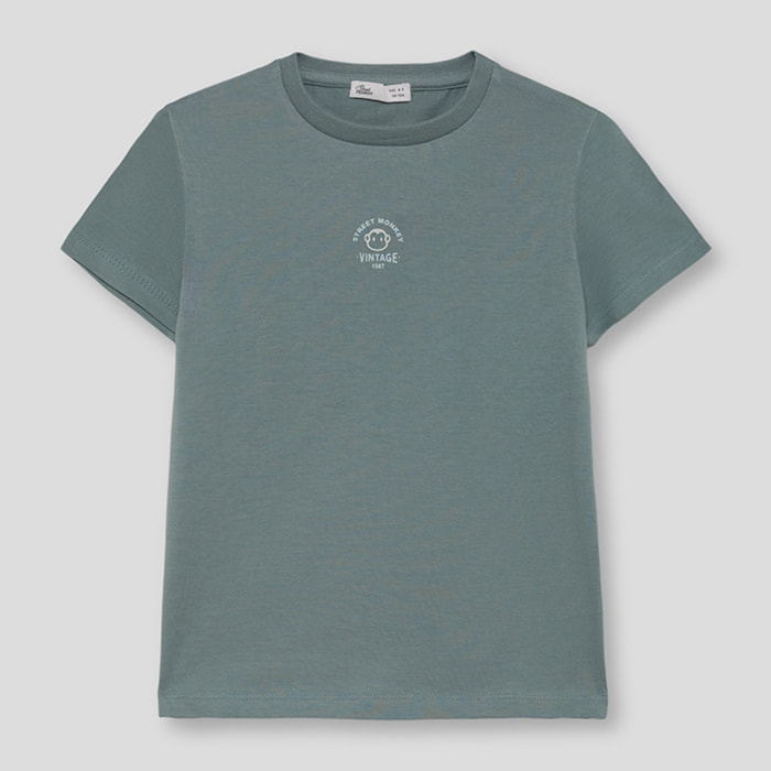Camiseta de Manga Corta Lisa con Pequeno Logo Vintage Bordado en el Centro del Pecho | Color: Verde medio | Street Monkey