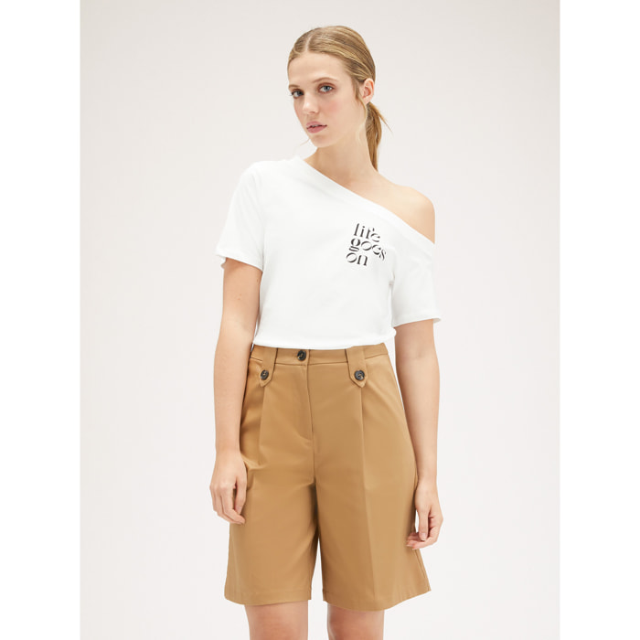 Motivi - Camiseta con escote asimétrico y texto - Blanco