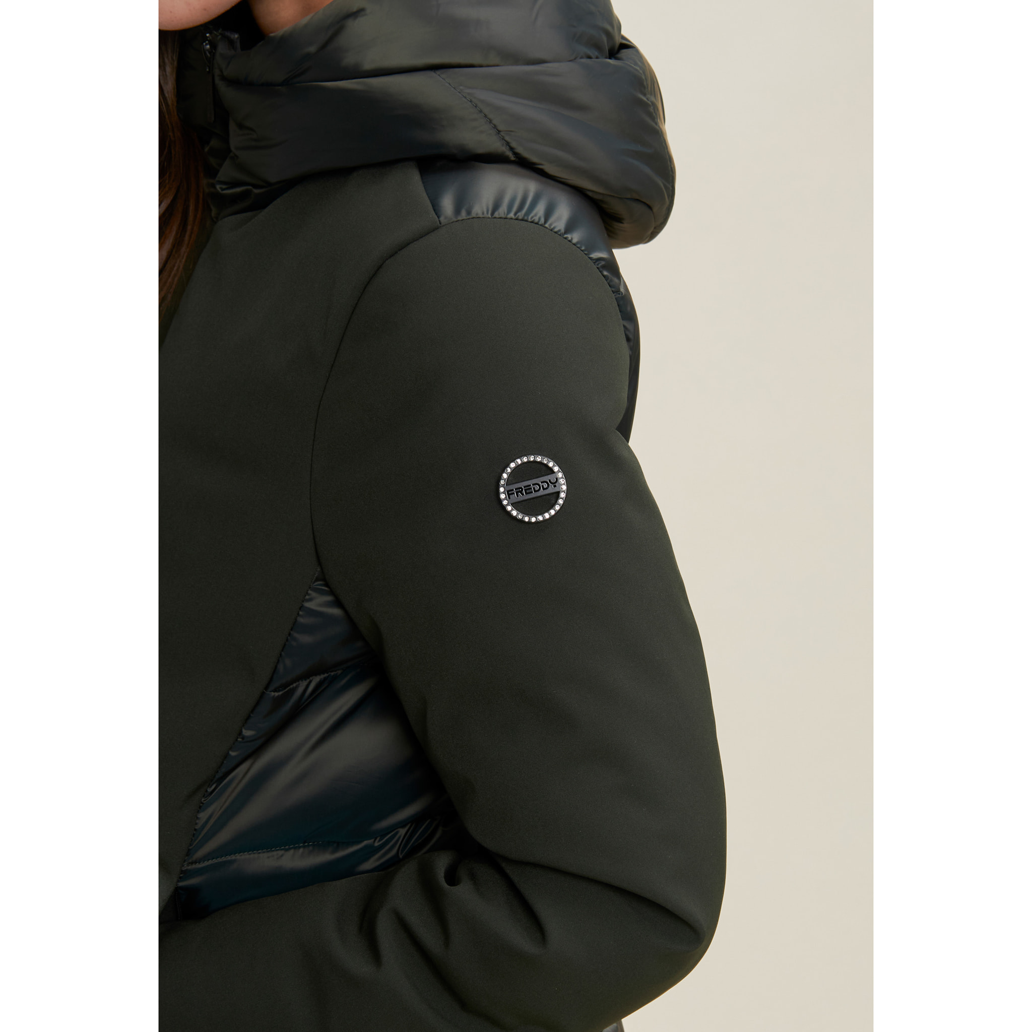 Piumino donna lunghezza media con inserti lucidi e opachi