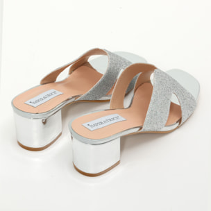 Sandali in simil pelle con tacco comodo e fascia brillantinata