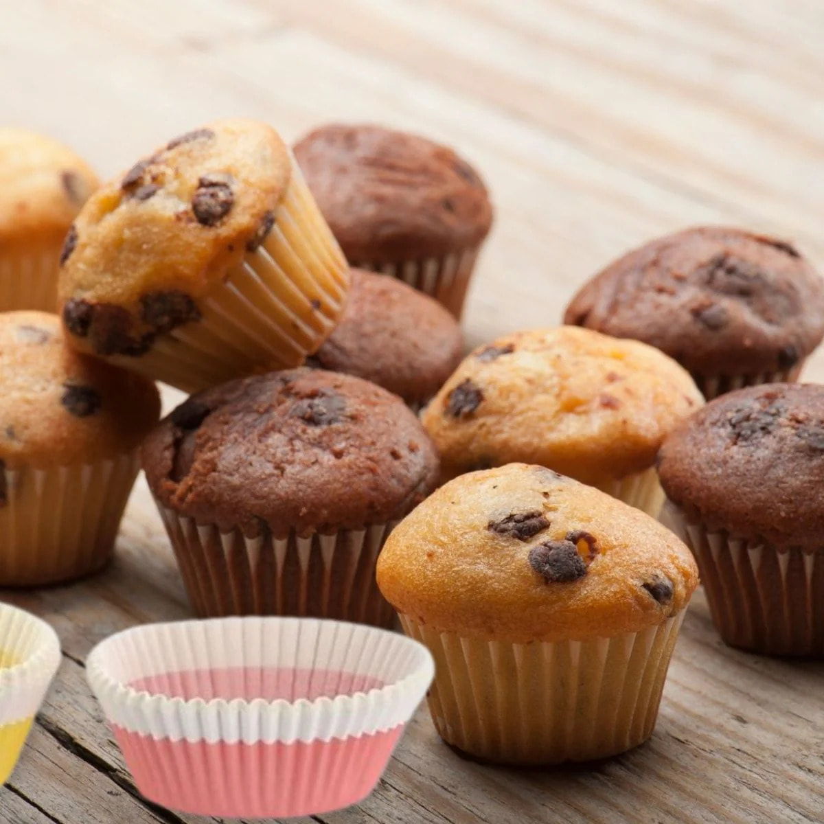 Ensemble avec 1 Lot de 100 barquettes alimentaires jetables en papier, 1 spatule Zenker et 2 bols à mixer en inox Fackelmann