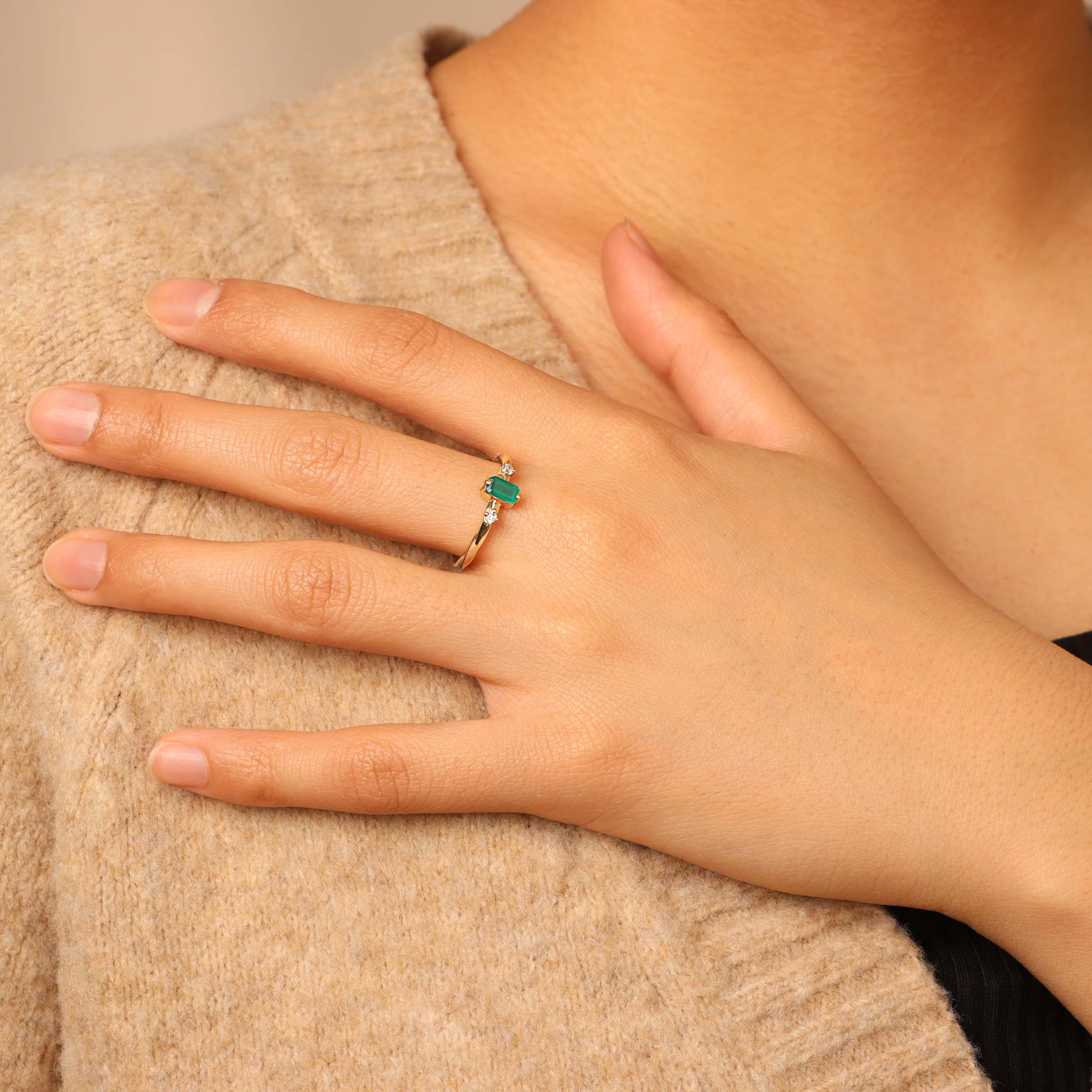 Anello Solitario in Argento 925 placcato Oro Giallo 18Kt con Onice Verde e Cubic Zirconia