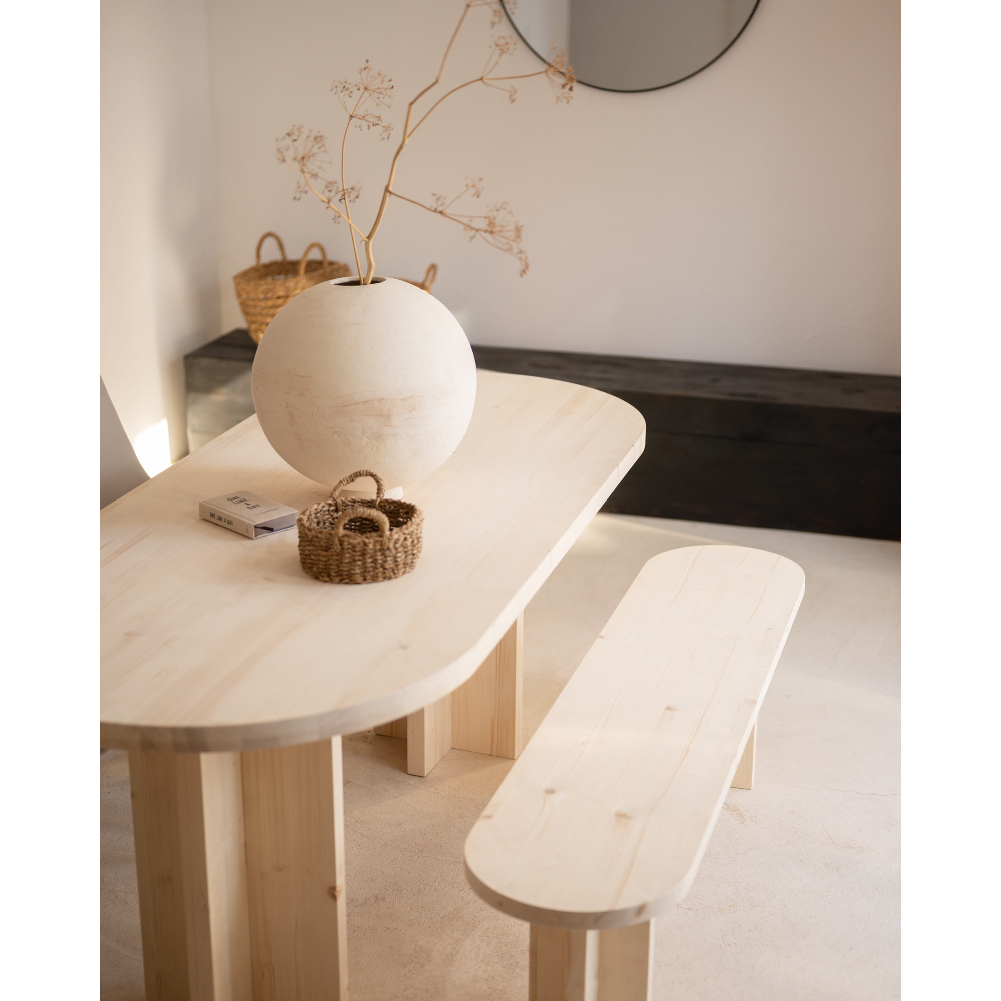 Mesa de comedor de madera maciza ovalada en tono natural de varias medidas